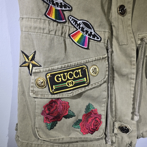 Military vest, army green, upcycled into a designer vest inspired by GG patches - Picture 5 of 12